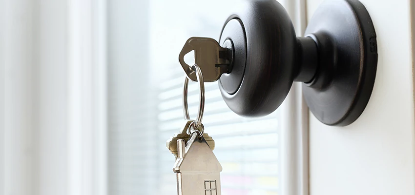 Bifold Door Knob Replacement in Artesia, California